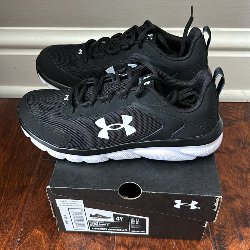Under Armour Boys' Grade School UA Assert 9 Running Shoes Size 4Y - Brand new